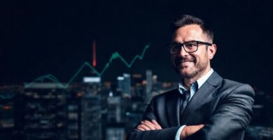 Éxito financiero visualizado en un entorno profesional